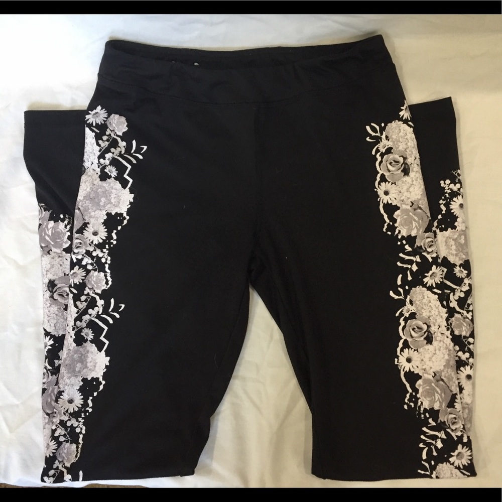 SO Detailed Flower Yoga Leggings